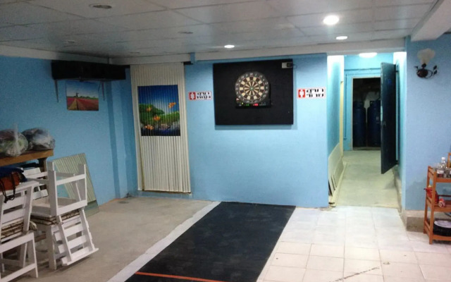 P.S. Guesthouse And Bar