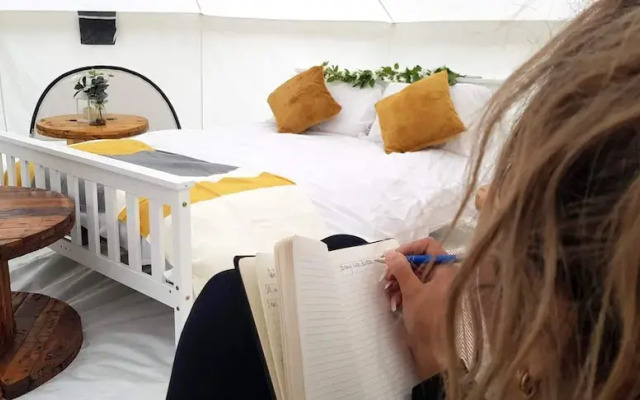 Luxury 4 Person Glamp Tent