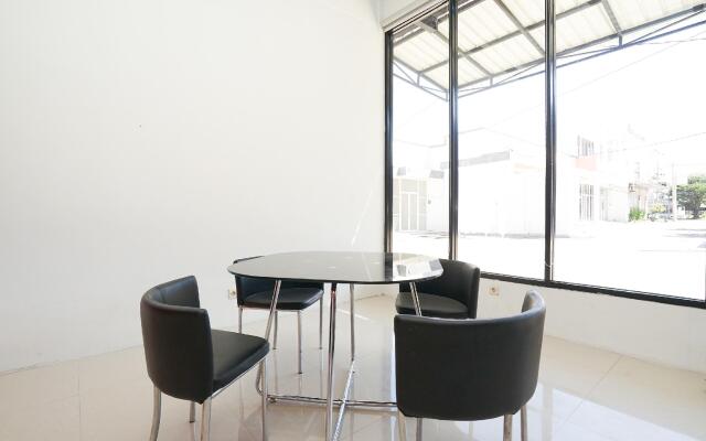 Hotel O Mojoanyar Near Terminal Bis Mojokerto