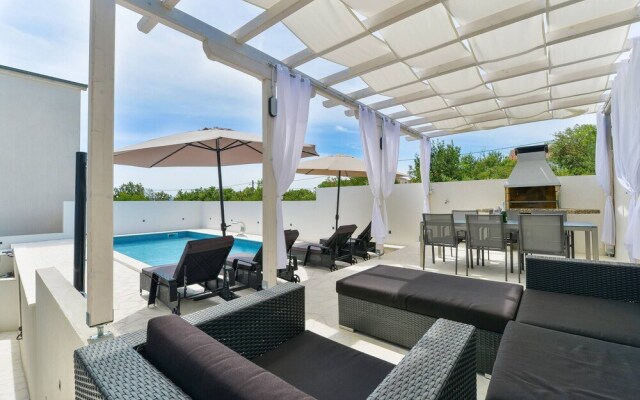 Holiday House Viktoria With Pool For 14 People