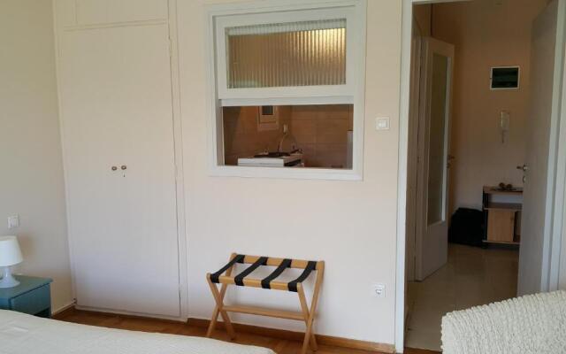 Seaview Studio Flat in Central Halkis