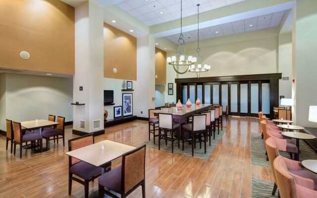 Hampton Inn & Suites Augusta West