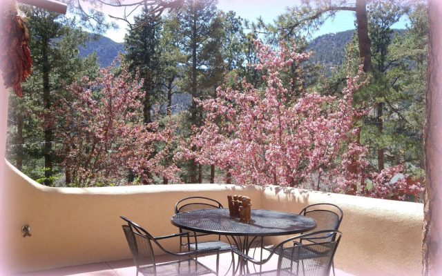Adobe Inn at Cascade