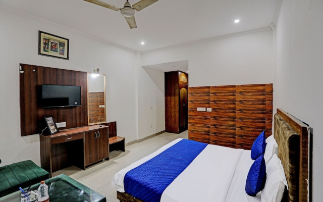 Roomshala 020 Hotel Black Stone