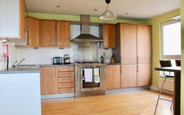 Modern 3 Bedroom Property Near Edinburgh Harbour