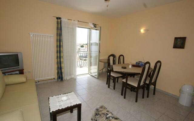 Spacious Apartment in Drage With Parking