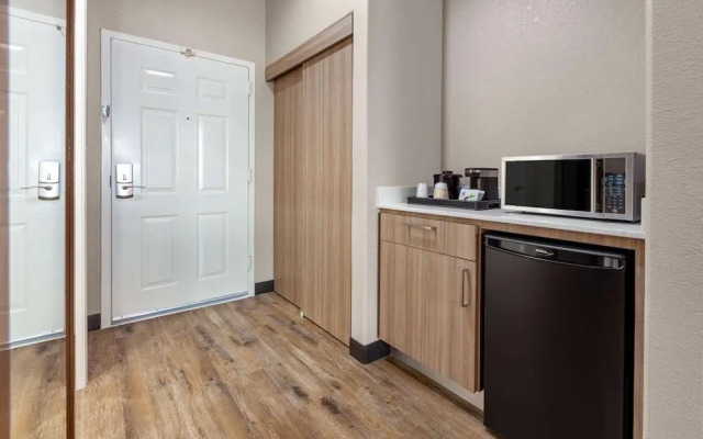 La Quinta Inn  Suites by Wyndham Houston Channelview