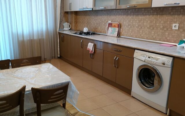 Bakuvi Tourist Apartment B096