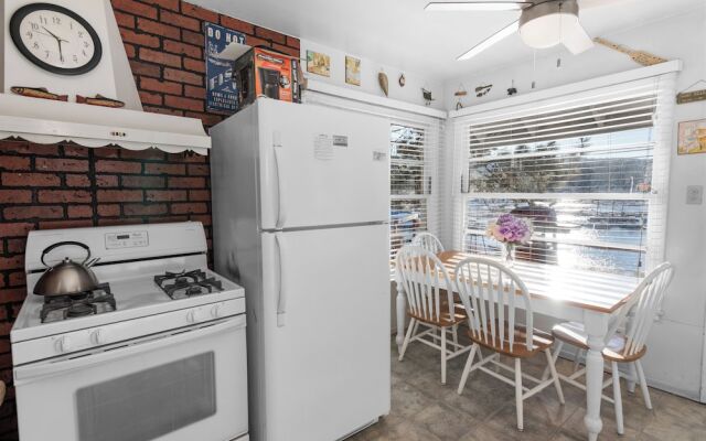 RedAwning Lakefront Retreat