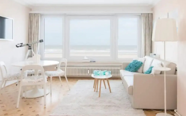 Frontal sea View Studio Apartment in Ostend