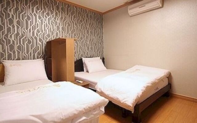 S Hotel Gumi