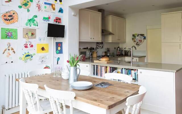 Fabulous 4BR Family Home in East London