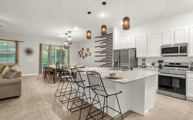Upstay - Guest Home w Cinema Theme Rooms