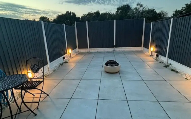 Dartford, 4 Beds, Sleeps 8, Near Bluewater and M25