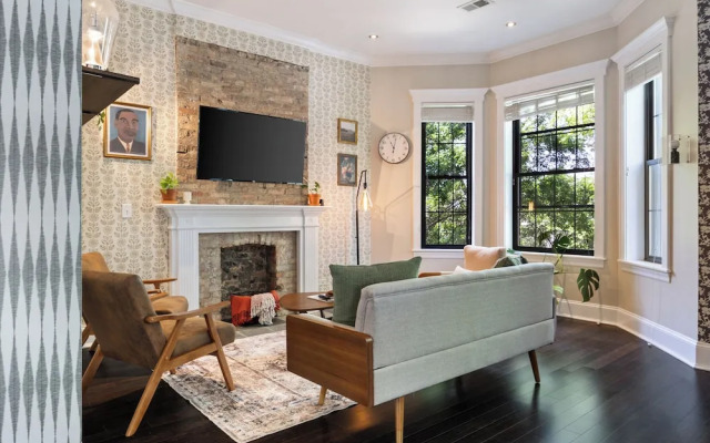 Wrigleyville Suites
