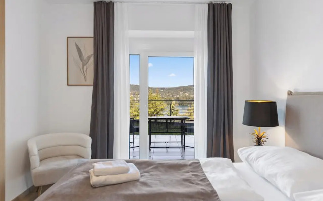 Maria Blick Lake View Apartments