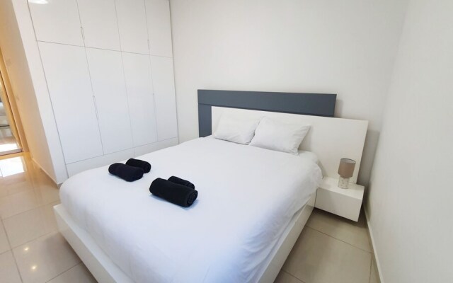 Design Apt Parking Included 2BDR TL16