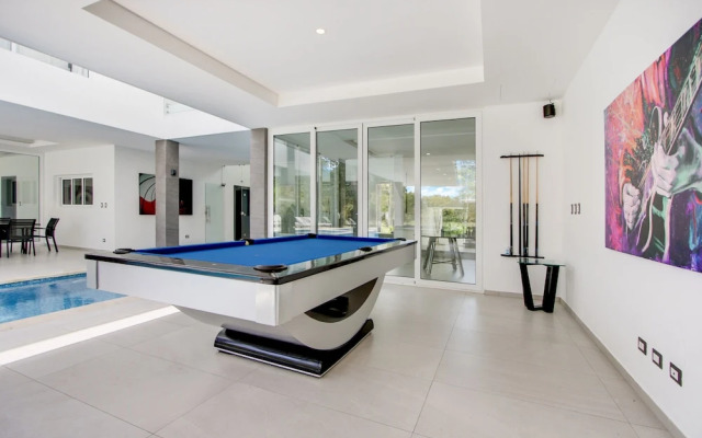 Ultra Modern Villa with Chef & Maid