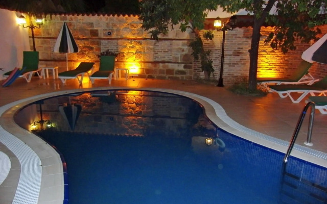 Ozkavak Hotel Kaleici