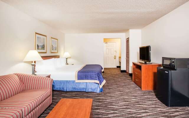 Baymont by Wyndham Hot Springs On the Lake