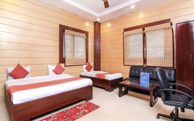 OYO Townhouse 183 Function Inn