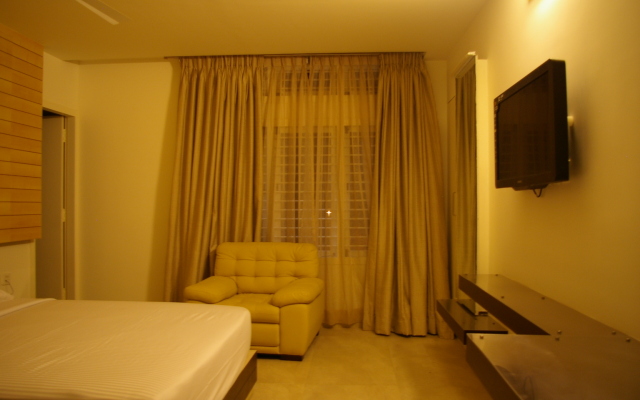 Roseline Suites - A Business Hotel