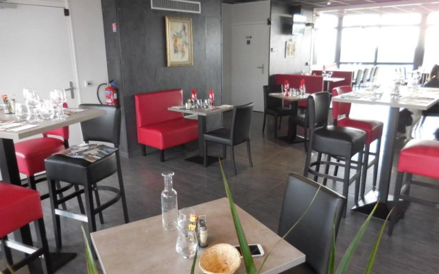 FastHotel Montmarault - Auberge du Grand Champ