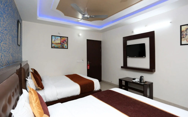 OYO 14220 Hotel BR Plaza