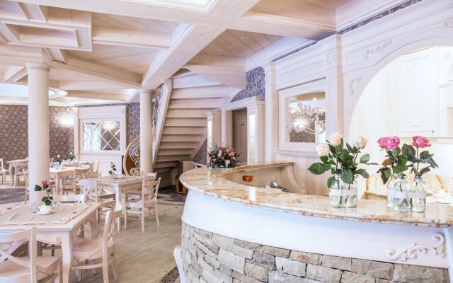 KRUPÓWKA MOUNTAIN RESORT - Widokowy hotel z basenami i wellness