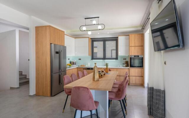 Luxurious Villa Micha - With 150m Pool