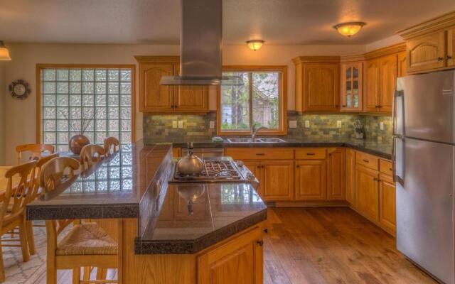 9 Hoodoo-AC-Hot Tub-5BR/3BA