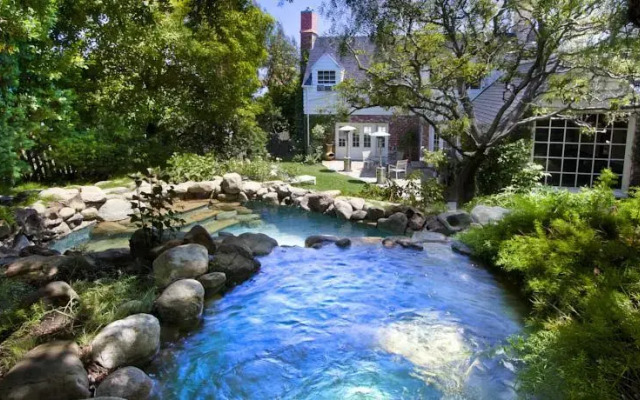 Hollywood Celebrity Estate By Luxpads
