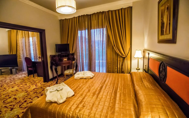 Kouros Hotel