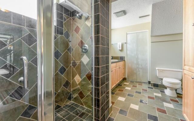LUXURIOUS 5,500 sqft Home: 5 Br/5 Ba | PRIVATE Pool & Hot Tub | STEPS to Beach
