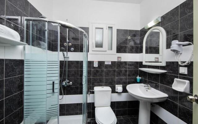 Villa Paradiso: Near beach, superb pool and garden