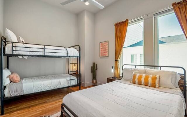 Luxury Downtown Getaway With Breathtaking Views