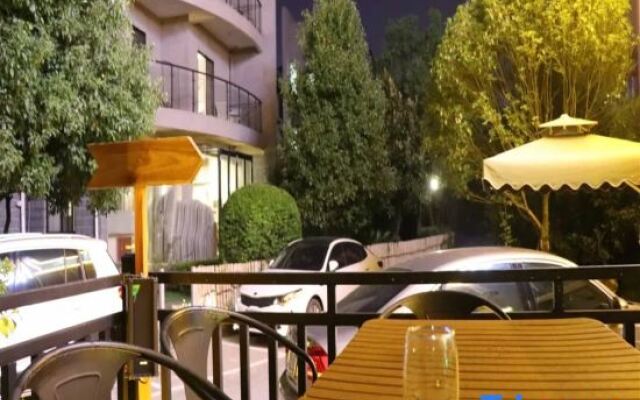 Dongjiang Lake Simple Holiday Villa