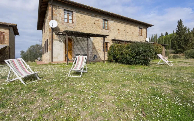 Traditional Farmhouse in Montespertoli With Swimming Pool