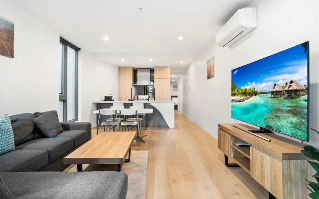 Bright 2-bed Flat With Cityside Charm