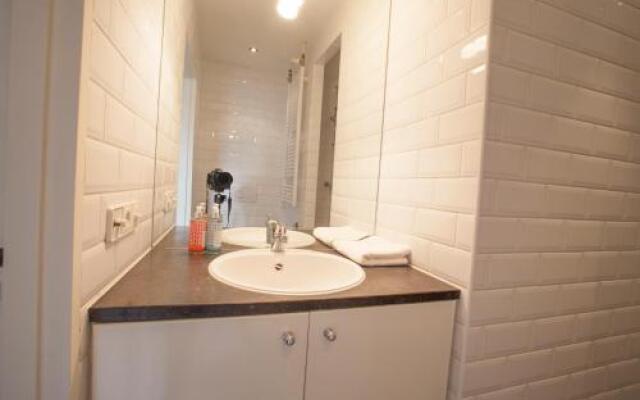 Laurier | Artfulstay