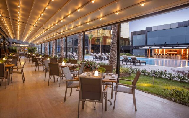 Tango Arjaan by Rotana Hotel