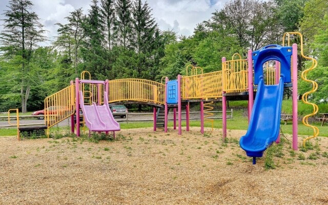 Tobyhanna Retreat w/ Deck, Pool + Lake Access!