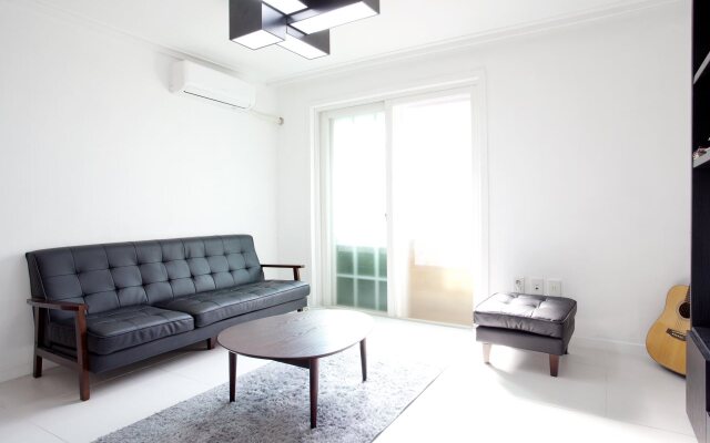Nanu Guesthouse Black