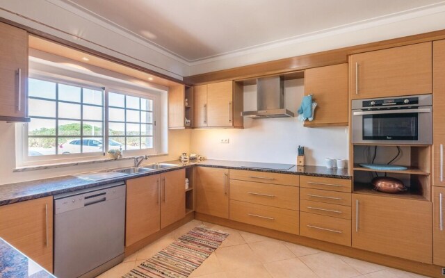 Beautiful Home in Lagoa With Wifi and 2 Bedrooms