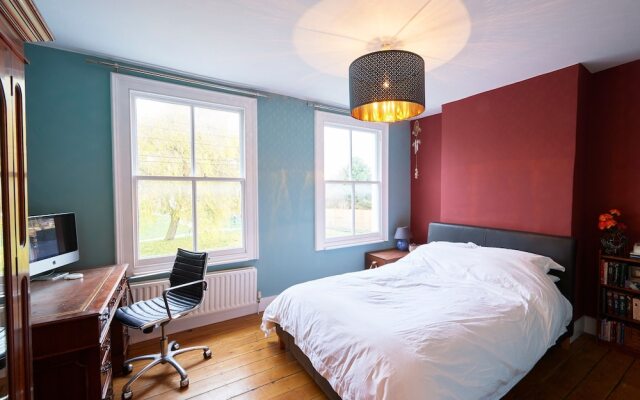 Modern 3 Bedroom House With Garden in Peckham