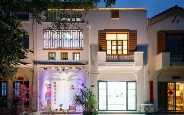 Moonye • Yuetang Design Guesthouse (Haitang Bay)