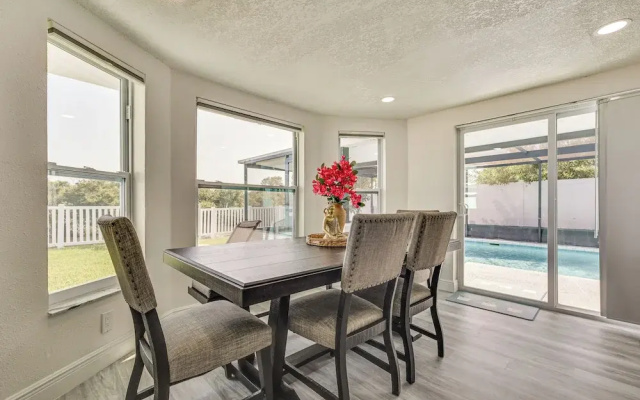 Canal-front Holiday Home Near Beach: Swim & Paddle