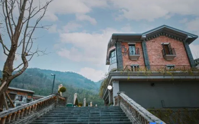 Ruo Jian Xi Homestay (Xiling Snow Mountain) – Outside – Chengdu