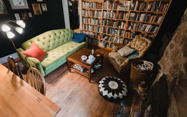 The Gilded Drifter Inn