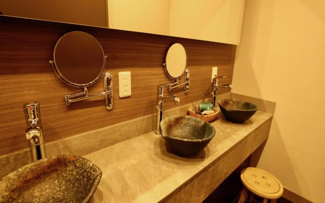 Namba Guesthouse HIVE - Hostel